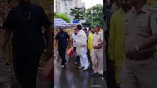 Amitabh Bachchan goes barefoot to Siddhivinayak Temple ahead of Ghoomer release [upl. by Aned849]