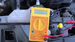 PKW Batterie Test mit Multimeter Startbatterie testen Autobatterie prüfen Opel Corsa E Anleitung [upl. by Arline]