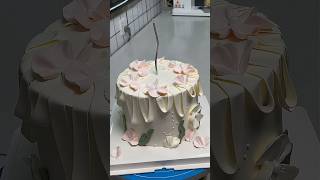 Making the fivepetal flower cake on the side tiglezcakes [upl. by Anderer]