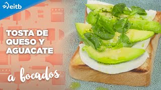 A BOCADOS Tosta de queso y aguacate  Batido de plátano y avena [upl. by Thomsen]