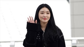 HD영상 청하CHUNG HA 시선강탈하는 예쁨181211 [upl. by Glassco]