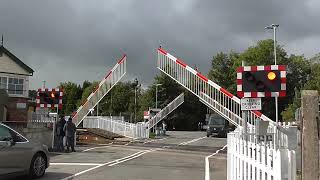 Level Crossing Lostwithiel Spoorwegovergang Passage a Niveau Railroad Bahnübergang [upl. by Enneirda]