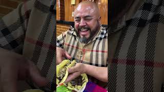 Disfrutando un taco exótico gusanos chapulines escamoles [upl. by Naoma]