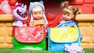 👣 Bébés Noa et Noe Nenuno avec leurs nouveaux sacs dété pleins de jouets et snack pour la plage [upl. by Rimidalb]