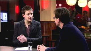 Arnout Van den Bossche Interview op TV OOST Belgische Cabaretier [upl. by Oremodlab980]