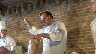 Antica Corte Pallavicina  Massimo Spigaroli Prepara il Culatello [upl. by Nilyam854]