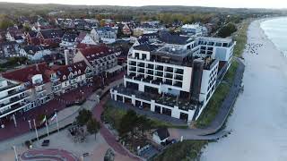 Drohnenflug Scharbeutz Ostsee Hotel Bayside mit Seebrücke [upl. by Narhet]