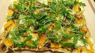 Exotischer herbstlicher Flammkuchen mit Kürbis Ziegenkäse und Feigen [upl. by Deppy]