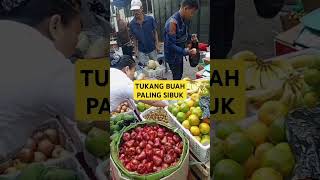 KESIBUKAN TUKANG BUAH SAAT MENCARI NAFKAH yearofshorts [upl. by Milks]