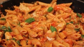 One Pot Pasta Rezept  Hähnchenbrust Tomatensahnesoße  Kochnoob [upl. by Yesima156]