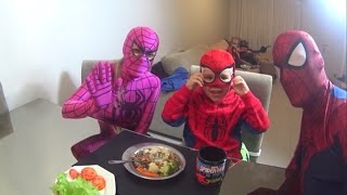 HOMEM ARANHA ALMOÇANDO  Spiderman eating lunch  スパイダーマン昼食 [upl. by Hump]