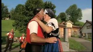 Appenzeller Streichmusik Edelweiss Herisau amp Hierig Tanzpaare  Appenzeller Volkstanz 2005 [upl. by Ylil]