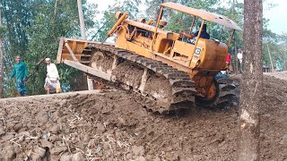 D6D Caterpillar bulldozer making road slope [upl. by Aihsakal724]