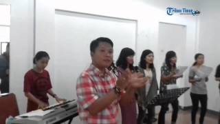 Latihan Paduan Suara Perayaan Paskah di Tana Toraja [upl. by Ynobe]