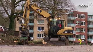 Geschokte reacties na dodelijk ongeluk door storm in Enschede [upl. by Elime614]