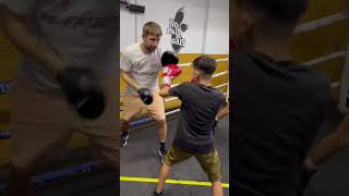 NO TE FIES DEL PATRON 🤣🤣🤣boxeo patron entreno humor CAMPEON niño fallo fail kidsboxinG [upl. by Sonni]