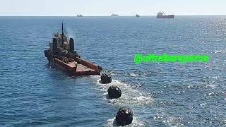 OffShoreSupplyShip GOLONDRINA DE MARDisembarking Marine Pneumatic FendersSTSOperation15092024 [upl. by Atinhoj]