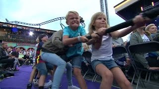 Barnen utmanar gladiatorerna på dragkamp  Sommarkrysset TV4 [upl. by Auka]