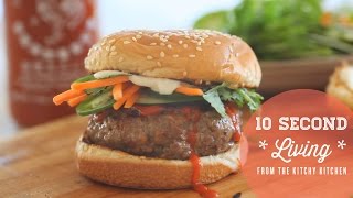 How to Make a Hamburger  10 Second Living [upl. by Ehsom]