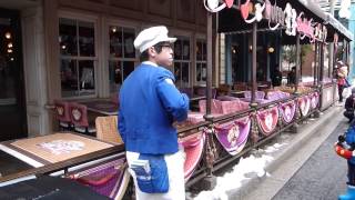 Tokyo DisneySea street performer [upl. by Lebasile]