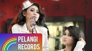 Duo Serigala  Sianida Official Lyric Video [upl. by Lauder]