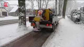 Geen bussen blikschade en problemen bij TNT door sneeuwval in Drenthe [upl. by Nedak202]