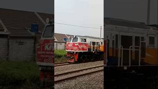 Moment silang KA Papandayan dan KA Feeder keretaapi train railfansdaop2 railfans kai [upl. by Nyrad]