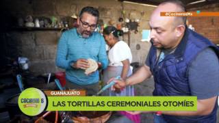 Gastronomía Mexicana Nico prueba las tortillas ceremoniales otomíes  Cocineros Mexicanos [upl. by Nimesh]