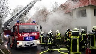 Brand in Northeim Feuerwehr rettet Bewohner und Katze [upl. by Shayn]