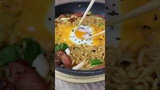 Ramen mit Ei und Wurst shorts ramen ramenrecipe [upl. by Nonnahsed]