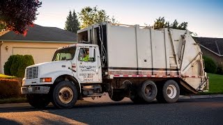 International 4900  Dempster Route King II Garbage Truck [upl. by Jeanine]