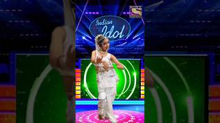 Tujhe naulakha manga du re o saiya diwane idianidol dance [upl. by Oibaf]