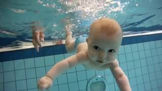 BABY SWIMMING EASILY UNDERWATER [upl. by Dlarej622]