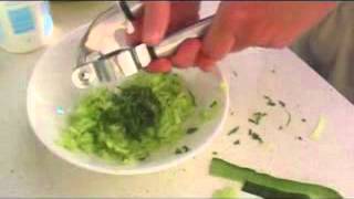 Griekse tzatziki maken [upl. by Oliric]