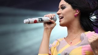 Katy Perry singing Queen  Dont Stop Me Now  live [upl. by Ludlew522]