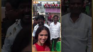 Keerthy Suresh 🥰 Thalapathy Styleஅ ரசிகர்களுடன் Selfie எடுத்த Keerthy Suresh [upl. by Mcgurn130]