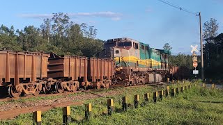 Cruzamento em movimento  Trens chegando e saindo do Pátio de Costa Lacerda [upl. by Airamas111]