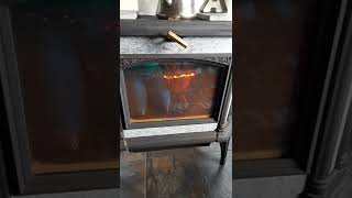 Burning Aspen and using the cooktop Progress Hybrid wood stove [upl. by Reiss]