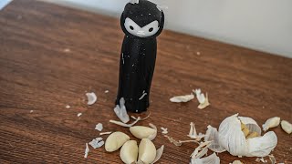 This is the easiest way to peel garlic [upl. by Atteuqehs]