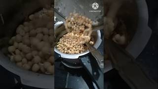 सफेद वाट्याण्याची आमटी safed vatanyachi amti with batata Vada youtubeshorts shorts amtirecipe [upl. by Novek]