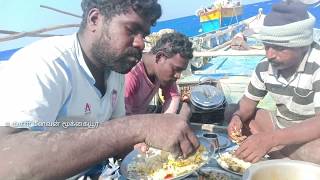 நடுக்கடலில் விலை மீன் குழம்பு சாப்பாடு  cooking fish curry on the boat [upl. by Kcireddor552]