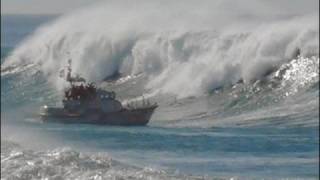 Rogue waves and ship wrecks [upl. by Brozak74]