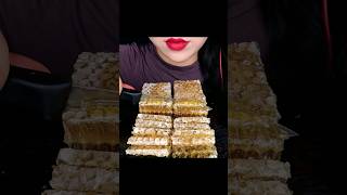 ASMR RAW HONEYCOMB 꿀 자르는 소리 shorts mukbang food 먹방 eating honeycomb hongyu hongyuasmr [upl. by Prud]