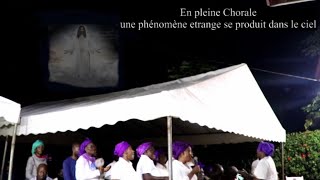 Le Miracle de Dieu En pleine Chorale une phйnomиne étrange se produit dans le ciel [upl. by Eidissac]