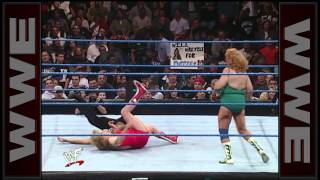 Mae Young vs Fabulous Moolah  WWE Womens Championship Match SmackDown Oct 21 1999 [upl. by Damal]