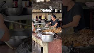 Thai beef noodles in Bangkok  Wattana Panich beef broth  วัฒนาพานิช bangkok noodles [upl. by Spoor]