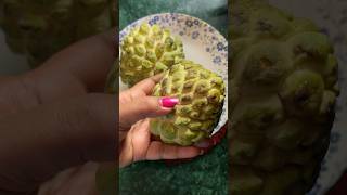 What U call this juicy FRUIT in ur area🤔 custardapple sitaphal shorts shortvideo [upl. by Bohon]