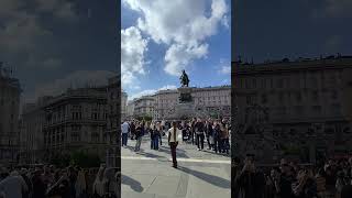 Catedral de Milán Italia y Piazza del Duomo [upl. by Melak132]