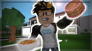 DELIVERING FOOD FROM MY CAFE IN BLOXBURG Roblox Roleplay [upl. by Leta]