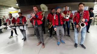 Trans2016  La fanfare MEUTE dans le métro de Rennes  Full performance [upl. by Alleunam]